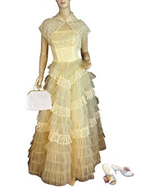 VINTAGE 1950'S LIGHT YELLOW TULLE & LACE TIERED RUFFLE MAXI DRESS (XS)